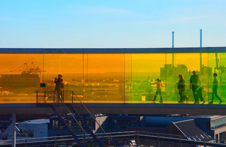 Your Rainbow Panorama, Olafur Eliasson 2011, ARoS Aarhus Kunstmuseum. Foto: Tue Schou Pedersen.