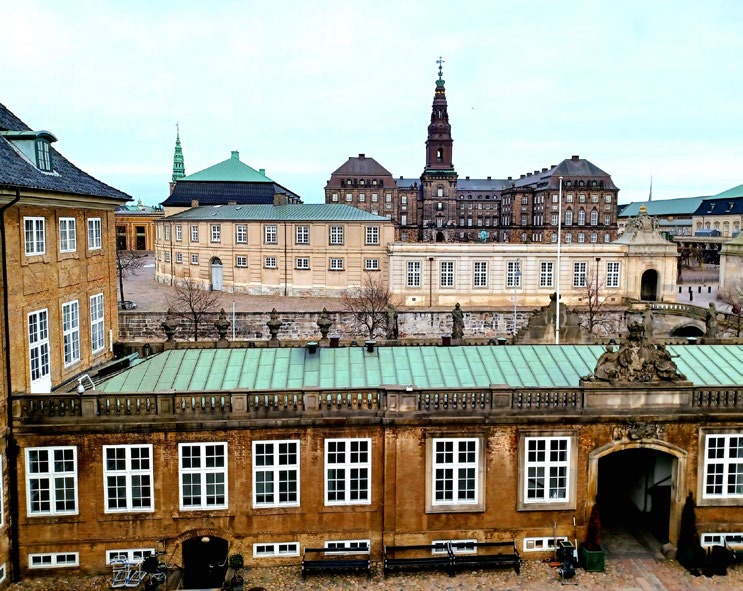 Christiansborg i København med Folketinget. Rundt om ligger Højesteret og mange af ministerierne. Foto: Tue Schou Pedersen